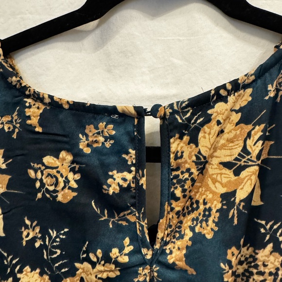 Hayden | Antique Floral Smocked Panel V Neck Dress | Medium - Picture 7 of 8